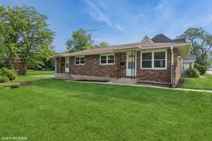 317 Park Ave, Antioch, IL 60002 - Photo 1