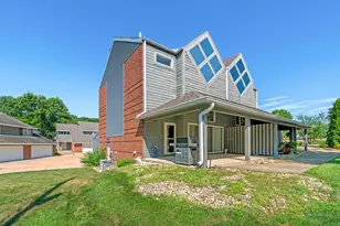 2411 Reynolds Manor St, Ottawa, IL 61350 - Photo 1