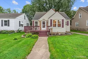 904 Shipman Pl, Dekalb, IL 60115 - Photo 1