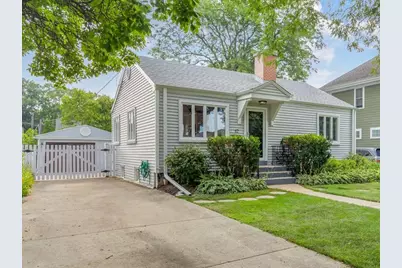 17 N Pine Street, Mount Prospect, IL 60056 - Photo 1