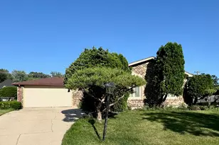 18921 Oakwood Ct, Country Club Hills, IL 60478 - Photo 1