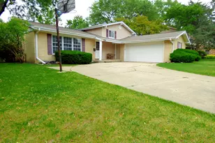 1420 E Lake Louise Dr, Palatine, IL 60074 - Photo 1