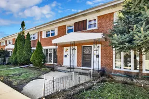 8852 Robin Dr, Des Plaines, IL 60016 - Photo 1