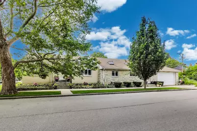 4401 W Hollywood Avenue, Chicago, IL 60646 - Photo 1