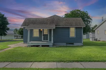 133 E Illinois Street, Sibley, IL 61773 - Photo 1