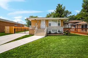 7604 S Oconto Ave, Bridgeview, IL 60455 - Photo 1