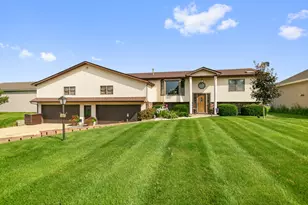 1617 Wright Dr, Sandwich, IL 60548 - Photo 1