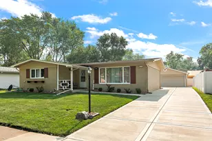 412 N Longwood Dr, Glenwood, IL 60425 - Photo 1