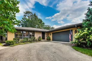 275 Stonegate Rd, Clarendon Hills, IL 60514 - Photo 1