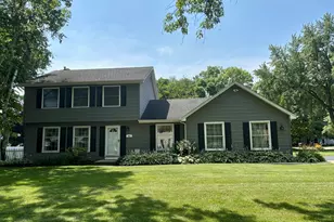 26W281 Menomini Dr, Wheaton, IL 60189 - Photo 1