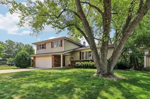 9 Green Ridge Rd, Elgin, IL 60120 - Photo 1