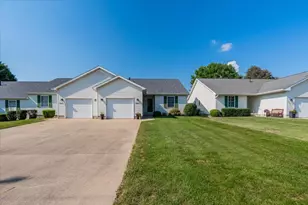 1051 Kleemann Dr, Clifton, IL 61727 - Photo 1