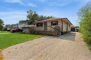 1504 Ridgeway St, Round Lake Beach, IL 60073 - Photo 1