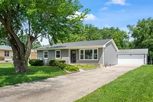 30 W Turner Ave, Roselle, IL 60172 - Photo 1