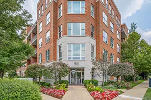 900 Lee St, Des Plaines, IL 60016 - Photo 1