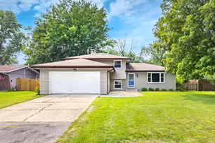 607 Parkshore Dr, Shorewood, IL 60404 - Photo 1