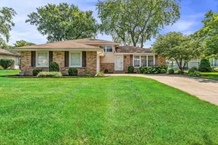 7629 Baimbridge Dr, Downers Grove, IL 60516 - Photo 1