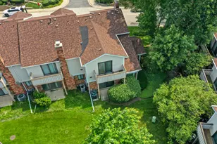 1012 Sussex Dr, Northbrook, IL 60062 - Photo 1