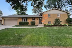 493 S Poplar Ave, Elmhurst, IL 60126 - Photo 1