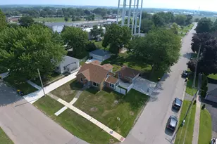 828 Prospect St, Belvidere, IL 61008 - Photo 1