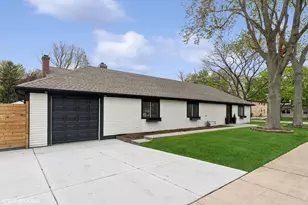 1220 E Rockwell St, Arlington Heights, IL 60005 - Photo 1