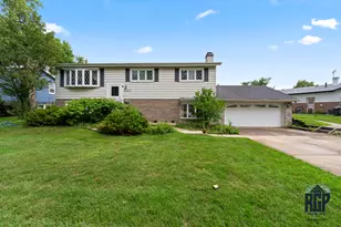 9013 W 91st Pl, Hickory Hills, IL 60457 - Photo 1