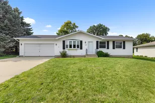 1028 W Meadows Dr, Freeport, IL 61032 - Photo 1