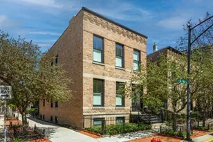 242 W St Paul Ave, Chicago, IL 60614 - Photo 1