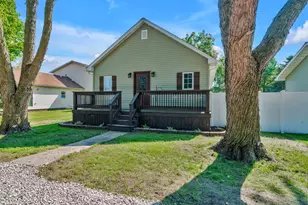 75 4th Ave, South Wilmington, IL 60474 - Photo 1
