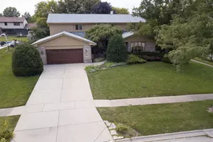 6710 Wedgewood Ln, Willowbrook, IL 60527 - Photo 1