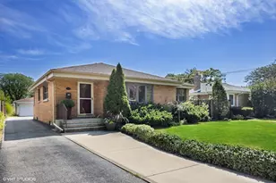 769 S Fairview Ave, Elmhurst, IL 60126 - Photo 1