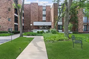 3505 Lakeview Dr, Hazel Crest, IL 60429 - Photo 1