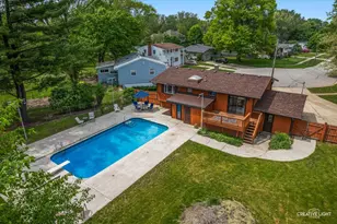 202 N Forest Ave, Batavia, IL 60510 - Photo 1