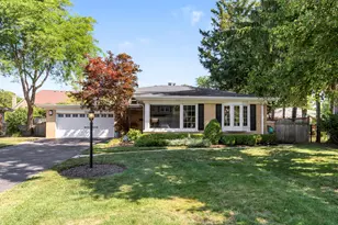 1302 Bonnie Glen Ln, Glenview, IL 60025 - Photo 1