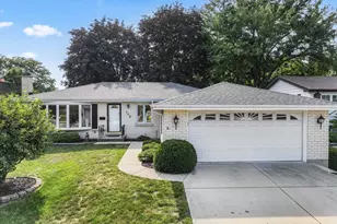 302 N Marcella Rd, Mount Prospect, IL 60056 - Photo 1