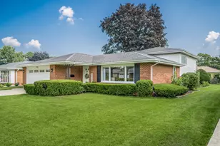 913 S See-Gwun Ave, Mount Prospect, IL 60056 - Photo 1