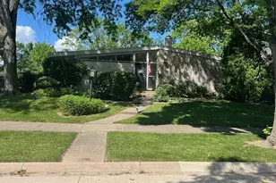 810 Virginia Rd, Highland Park, IL 60035 - Photo 1