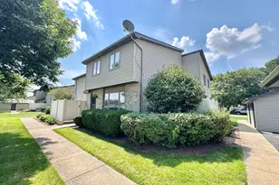 762 Lake Rd, New Lenox, IL 60451 - Photo 1