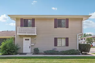 1 Dennis Ct, Schaumburg, IL 60193 - Photo 1