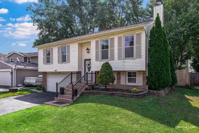 469 Glenmore Place, Roselle, IL 60172 - Photo 1
