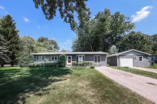 4 Crestwood Ct, Montgomery, IL 60538 - Photo 1