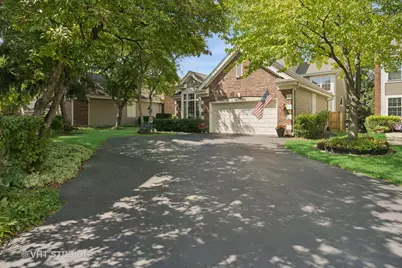 2040 N Dunhill Court, Arlington Heights, IL 60004 - Photo 1