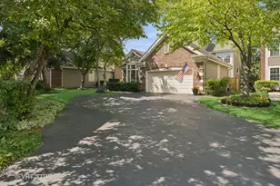 2040 N Dunhill Ct, Arlington Heights, IL 60004 - Photo 1