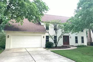 35 Venetian Way, Wheaton, IL 60189 - Photo 1