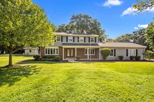 230 Woodland Hills Rd, Batavia, IL 60510 - Photo 1