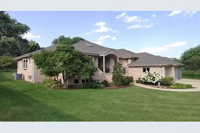 426 E Niagara Avenue, Schaumburg, IL 60193 - Photo 1