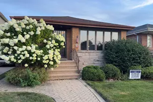 6225 W 63rd Pl, Chicago, IL 60638 - Photo 1