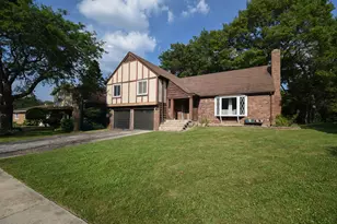 339 N Pioneer Rd, Waukegan, IL 60085 - Photo 1