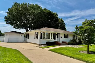 2138 Wynnewood Ln, Peru, IL 61354 - Photo 1