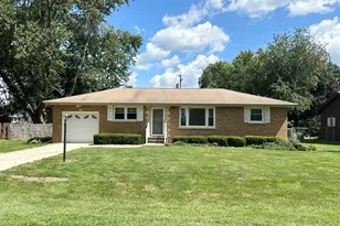 12 Baker St, Kankakee, IL 60901 - Photo 1
